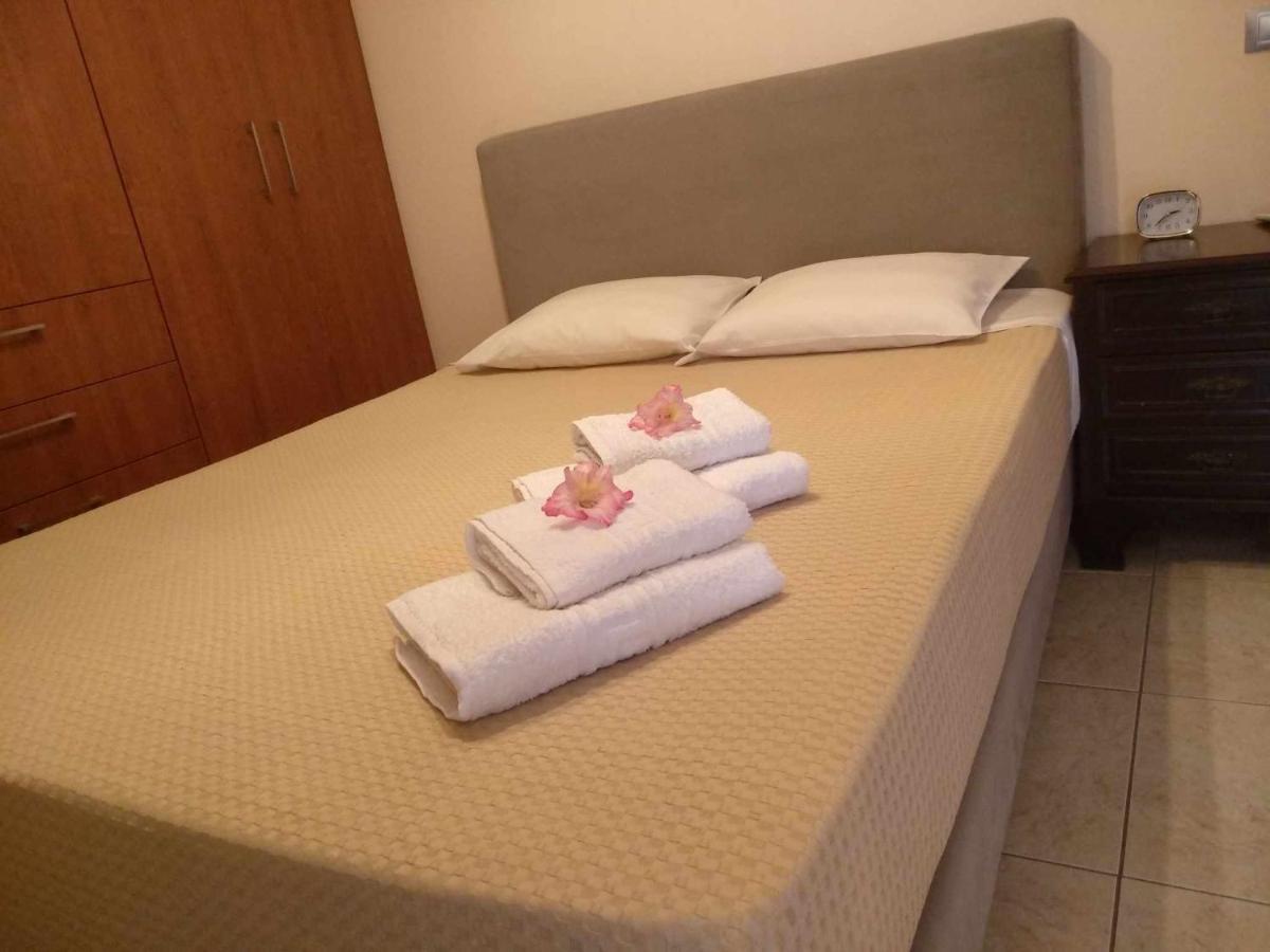 Villa Avatos - Near To The Port Of Rafina And The Airport Of Athens Agios Spyridon  Exteriör bild